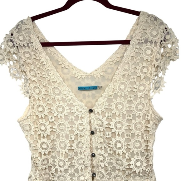 Alice + Olivia Wendy Cream Lace Button Front Vest Peplum Top Women’s Large - Picture 8 of 14
